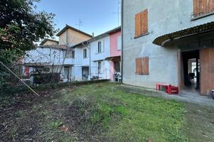 CASA SEMINDIPENDENTE A CASTELNOVO DI SOTTO