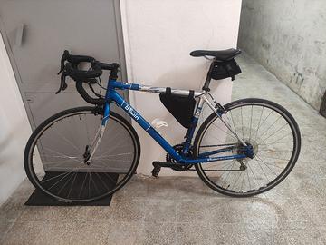 bici da corsa Btwin in alluminio 