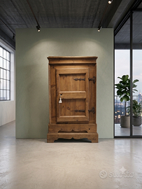 Armadietto in abete arte povera