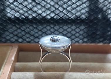 anello vintage in oro bianco 11k con madreperla 