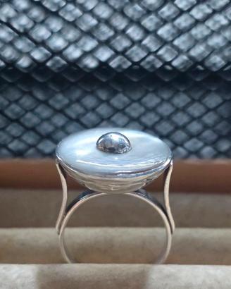 anello vintage in oro bianco 11k con madreperla 