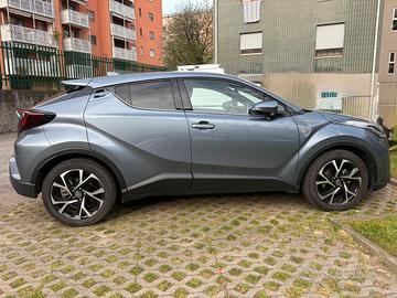 Toyota ch r 2.0 in garanzia ufficiale