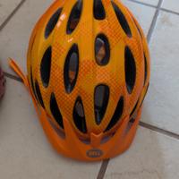 casco da ciclista più casco per ragazzino