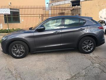 Alfa Romeo Stelvio 2.2 Turbodiesel 180 CV AT8 RWD 