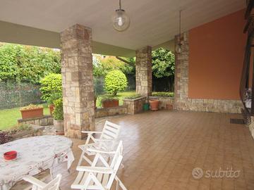 Villa indipendente con giardino rif. PAL