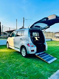 Auto per trasporto e guida Disabili