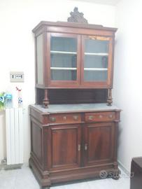 Credenza con vetrina e base in marmo