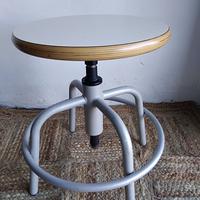 Sgabello anni 70 in ferro e legno