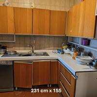 Cucina 2 pezzi di cui 1 angolo.