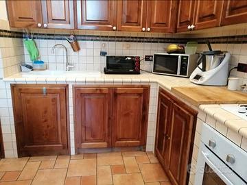 Pensili e sportelli per cucina.