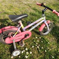 Mountain bike con rotelle e campanello