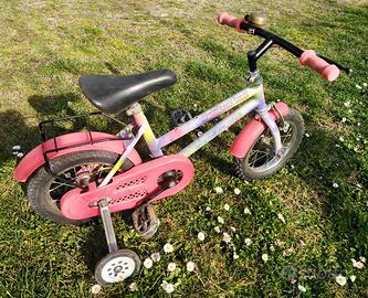 Mountain bike con rotelle e campanello