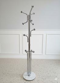 Iconico appendiabiti da terra in acciaio cromato 