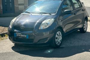 Toyota YARIS 1000 cc