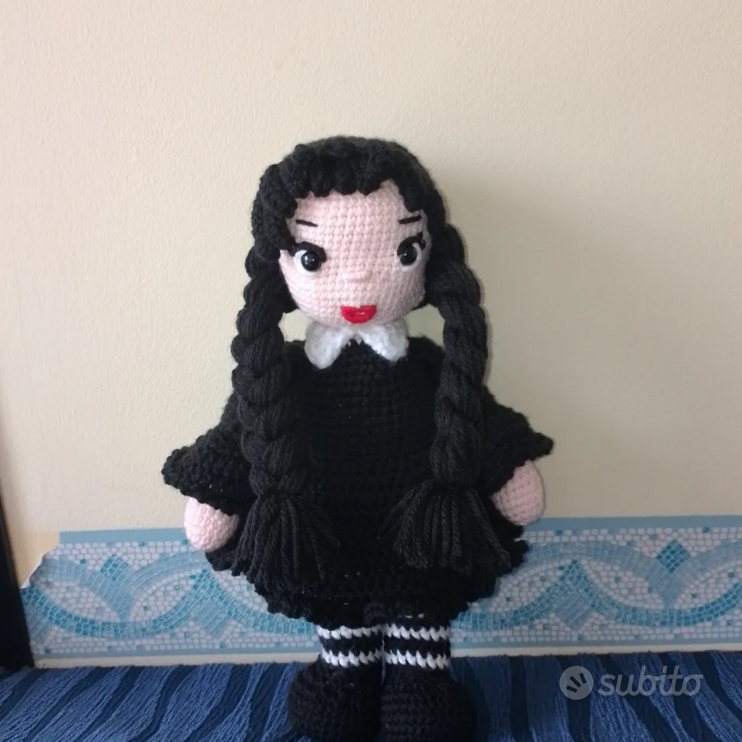 Bambola Mercoledì Addams al'uncinetto - Tutto per i bambini In vendita a  Reggio Calabria