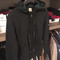 Felpa verde rifiniture eleganti in velluto di VDP