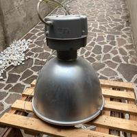 Lampada industriale a sospensione IP23