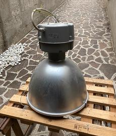 Lampada industriale a sospensione IP23