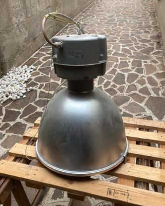 Lampada industriale a sospensione IP23