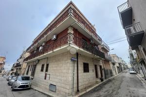 2 LOCALI A CANOSA DI PUGLIA