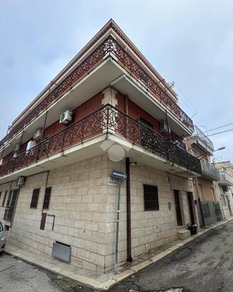 2 LOCALI A CANOSA DI PUGLIA