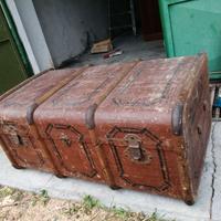 Baule antico.