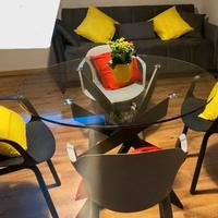 Tavolo e divano-letto nuovissimi per soggiorno