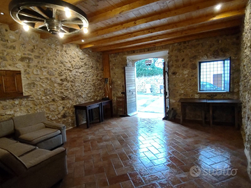 Locale commerciale Vico nel Lazio