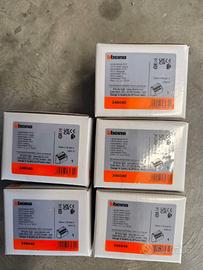 Alimentatore per impianti 2 fili