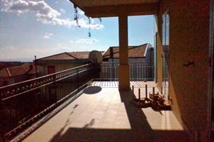 Appartamento con posto auto e mansarda 409374