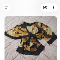Blusa fantasia ocra con cintura 