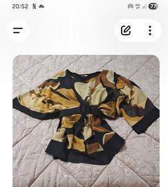 Blusa fantasia ocra con cintura 