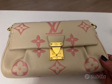 Borsa color panna con logo rosa