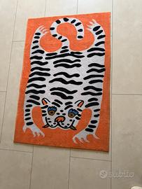 Tappeto colorato con tigre