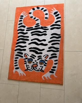 Tappeto colorato con tigre
