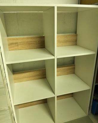 Libreria capiente e compatta