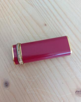 34 Accendino Cartier rosso in buone condizioni.