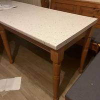 Tavolo in legno massiccio da cucina