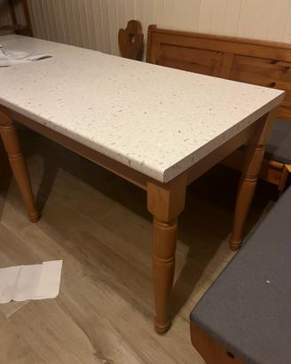 Tavolo in legno massiccio da cucina