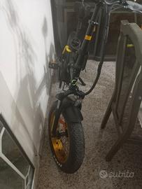 Bici elettrica argento