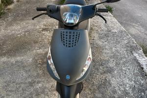 Piaggio Zip 50 4t 's