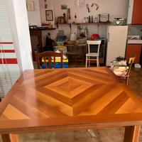 Tavolo quadratoda soggiorno in legno desegn