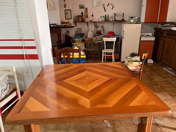 Tavolo quadratoda soggiorno in legno desegn