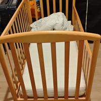 lettino  per bambini in legno + materasso