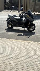Kymco Ak 550