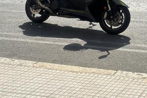 Kymco Ak 550