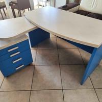 Scrivania doppia con cassettiera