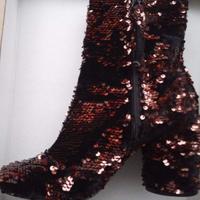 Stivaletti con paillettes.Nuovi.