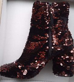 Stivaletti con paillettes.Nuovi.