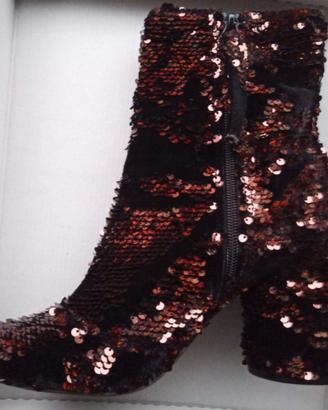 Stivaletti con paillettes.Nuovi.